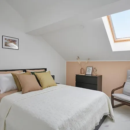 Third Cloud Apartment *